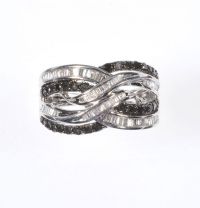 SILVER BLACK & WHITE DIAMOND TWIST RING at Ross's Online Art Auctions