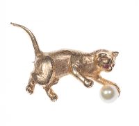 9 CT GOLD VICTORIAN KITTEN BROOCH WITH CULTURED PEARL & RUBIES at Ross's Online Art Auctions
