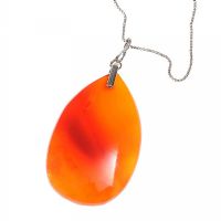 SILVER PENDANT SET WITH NATURAL AMBER ON A STERLING SILVER BOX LINK CHAIN at Ross's Online Art Auctions