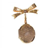 9CT GOLD ENGRAVED BOW BROOCH AND HINGE-CLIP CLASP WITH DETACHABLE 9CT ROLLED GOLD LOCKET at Ross's Online Art Auctions