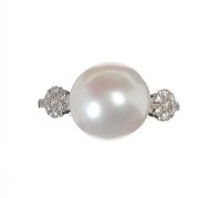 14CT WHITE GOLD PEARL AND DIAMOND RING at Ross's Online Art Auctions