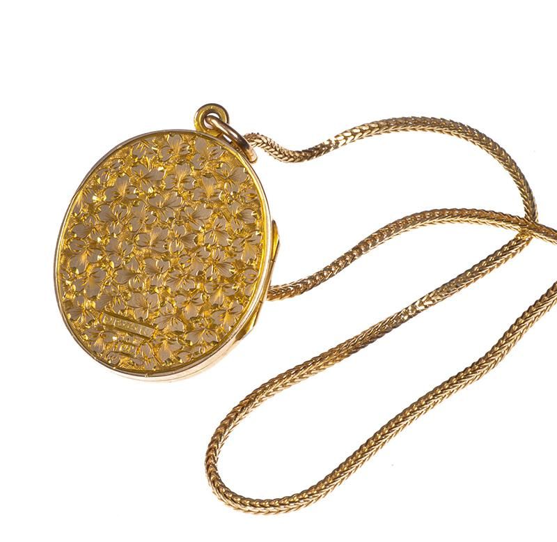 9 CT GOLD LOCKET AND CHAIN