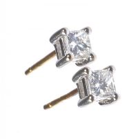 18 CT GOLD DIAMOND SOLITAIRE EARRINGS at Ross's Online Art Auctions