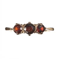 9CT GOLD THREE STONE GARNET RING at Ross's Online Art Auctions