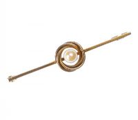 9CT GOLD AND CULTURED PEARL BROOCH at Ross's Online Art Auctions