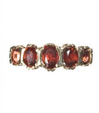 9CT GOLD AND GARNET RING at Ross's Online Art Auctions