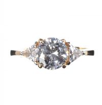 9CT GOLD AND CUBIC ZIRCONIA RING at Ross's Online Art Auctions