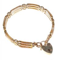 9CT ROSE GOLD GATE LINK BRACELET WITH A 9CT GOLD HEART-SHAPED PADLOCK CLASP at Ross's Online Art Auctions