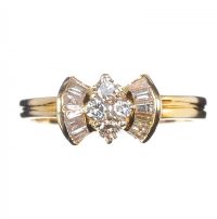 14CT GOLD AND DIAMOND CLUSTER RING at Ross's Online Art Auctions