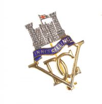 9CT GOLD AND ENAMEL BROOCH RELATING TO THE 5TH ROYAL INNISKILLING DRAGOON GUARDS BY THE MAKER GARRARDS OF LONDON at Ross's Online Art Auctions