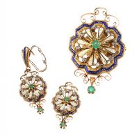 18CT GOLD BROOCH/PENDANT & A PAIR OF EARRINGS at Ross's Online Art Auctions