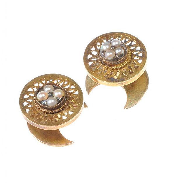 PAIR OF GOLD-TONE METAL STUDS SET WITH SEED PEARLS