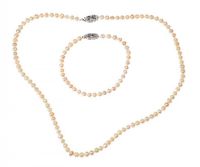 FRESHWATER PEARL NECKLACE AND BRACELET SUITE WITH STERLING SILVER CLASPS at Ross's Online Art Auctions