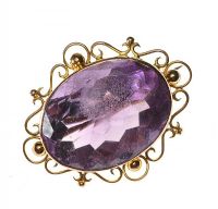 9CT GOLD AND AMETHYST BROOCH at Ross's Online Art Auctions