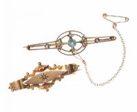 TWO GEM-SET 9CT GOLD BROOCHES at Ross's Online Art Auctions