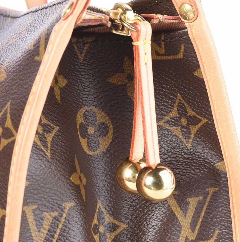 Louis Vuitton Handbags & Purses on Sale at Online Auction