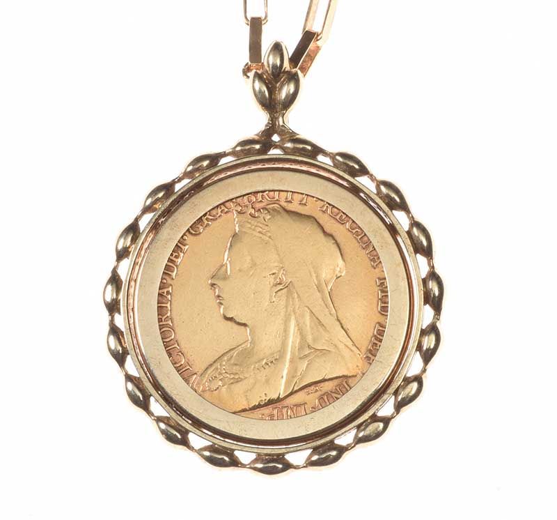 9CT GOLD SOVEREIGN PENDANT AND CHAIN