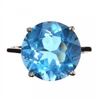9CT WHITE GOLD AND TOPAZ RING at Ross's Online Art Auctions