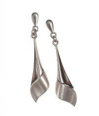 PAIR OF 9CT WHITE GOLD DROP EARRINGS at Ross's Online Art Auctions