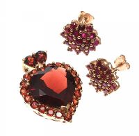 9CT GOLD AND RED STONE PENDANT AND EARRINGS at Ross's Online Art Auctions