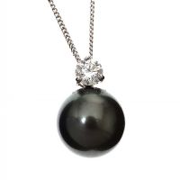 18CT WHITE GOLD DIAMOND AND TAHITIAN PEARL PENDANT AND CHAIN at Ross's Online Art Auctions