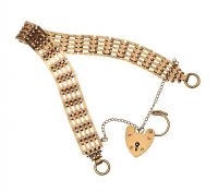 9CT GOLD GATE-LINK BRACELET WITH HEART-SHAPED PADLOCK CLASP at Ross's Online Art Auctions