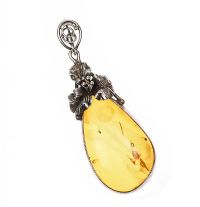 STERLING SILVER AND AMBER PENDANT at Ross's Online Art Auctions