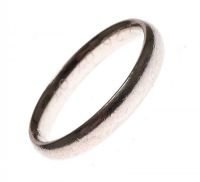 PLATINUM WEDDING BAND at Ross's Online Art Auctions