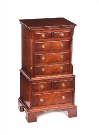 MAHOGANY DWARF CHEST OF DRAWERS at Ross's Online Art Auctions