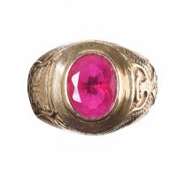 9CT GOLD RED RING at Ross's Online Art Auctions