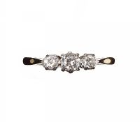 18CT GOLD DIAMOND THREE-STONE RING at Ross's Online Art Auctions