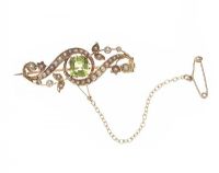 EDWARDIAN 10CT GOLD SEED PEARL AND PERIDOT BROOCH at Ross's Online Art Auctions