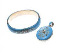 SUITE OF TURQUOISE JEWELLERY at Ross's Online Art Auctions