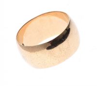 9CT GOLD GENTLEMAN'S RING at Ross's Online Art Auctions
