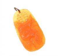 9CT GOLD AND AMBER PENDANT at Ross's Online Art Auctions