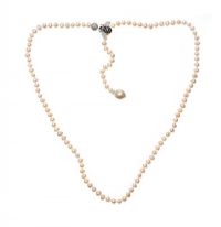 FRESHWATER PEARL NECKLACE at Ross's Online Art Auctions