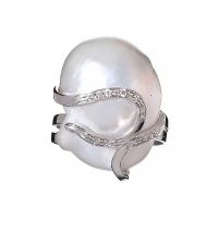 18CT WHITE GOLD BAROQUE SOUTH SEA PEARL AND DIAMOND RING at Ross's Online Art Auctions