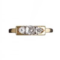 18CT GOLD THREE STONE DIAMOND DRESS RING at Ross's Online Art Auctions