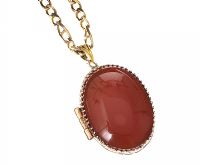 9CT GOLD CARNELIAN-SET LOCKET AND CHAIN at Ross's Online Art Auctions