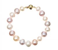 18CT GOLD FRESHWATER PEARL BRACELET at Ross's Online Art Auctions