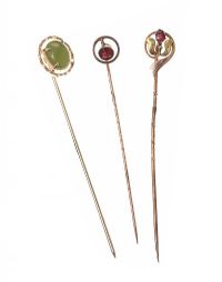 SET OF THREE 9CT GOLD STICK PINS at Ross's Online Art Auctions