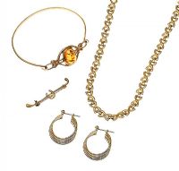 GOLD TONE COLLECTION OF JEWELLERY at Ross's Online Art Auctions