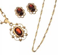 9CT GOLD SUITE OF GARNET JEWELLERY AND A 14CT GOLD CHAIN at Ross's Online Art Auctions