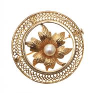 18CT GOLD CULTURED PEARL PENDANT/BROOCH at Ross's Online Art Auctions