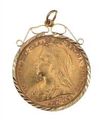 9CT GOLD MOUNTED SOVEREIGN at Ross's Online Art Auctions