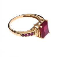 9CT GOLD FISSURE FILLED RUBY RING at Ross's Online Art Auctions