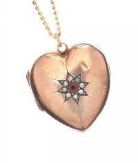 GOLD-TONE HEART LOCKET at Ross's Online Art Auctions