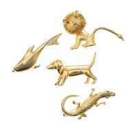 FOUR COSTUME BROOCHES at Ross's Online Art Auctions