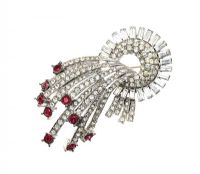 VINTAGE 1940'S PASTE BROOCH at Ross's Online Art Auctions