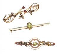 THREE VINTAGE 9CT GOLD GEM-SET BROOCHES at Ross's Online Art Auctions
